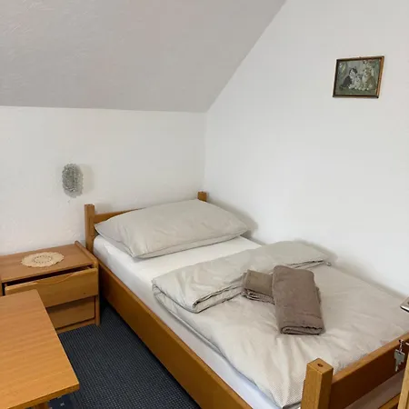 Gemuetliches Vierbettzimmer * Grossing