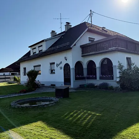 Проживание в семье Gemuetliches Vierbettzimmer Mit Bad Und Kueche