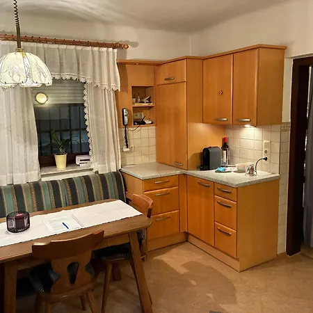 Проживание в семье Gemuetliches Vierbettzimmer Mit Bad Und Kueche