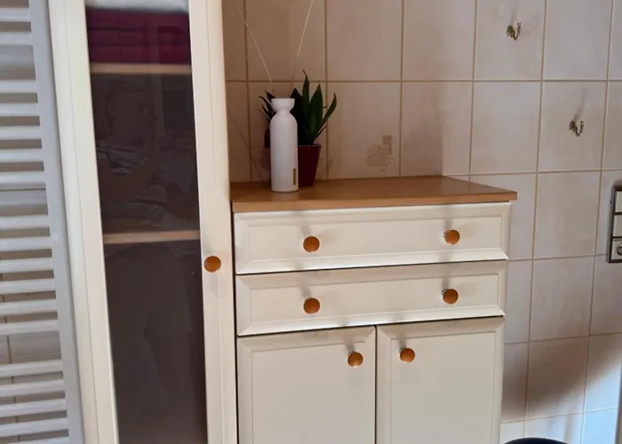 Gemuetliches Vierbettzimmer Mit Bad Und Kueche Homestay szállás *